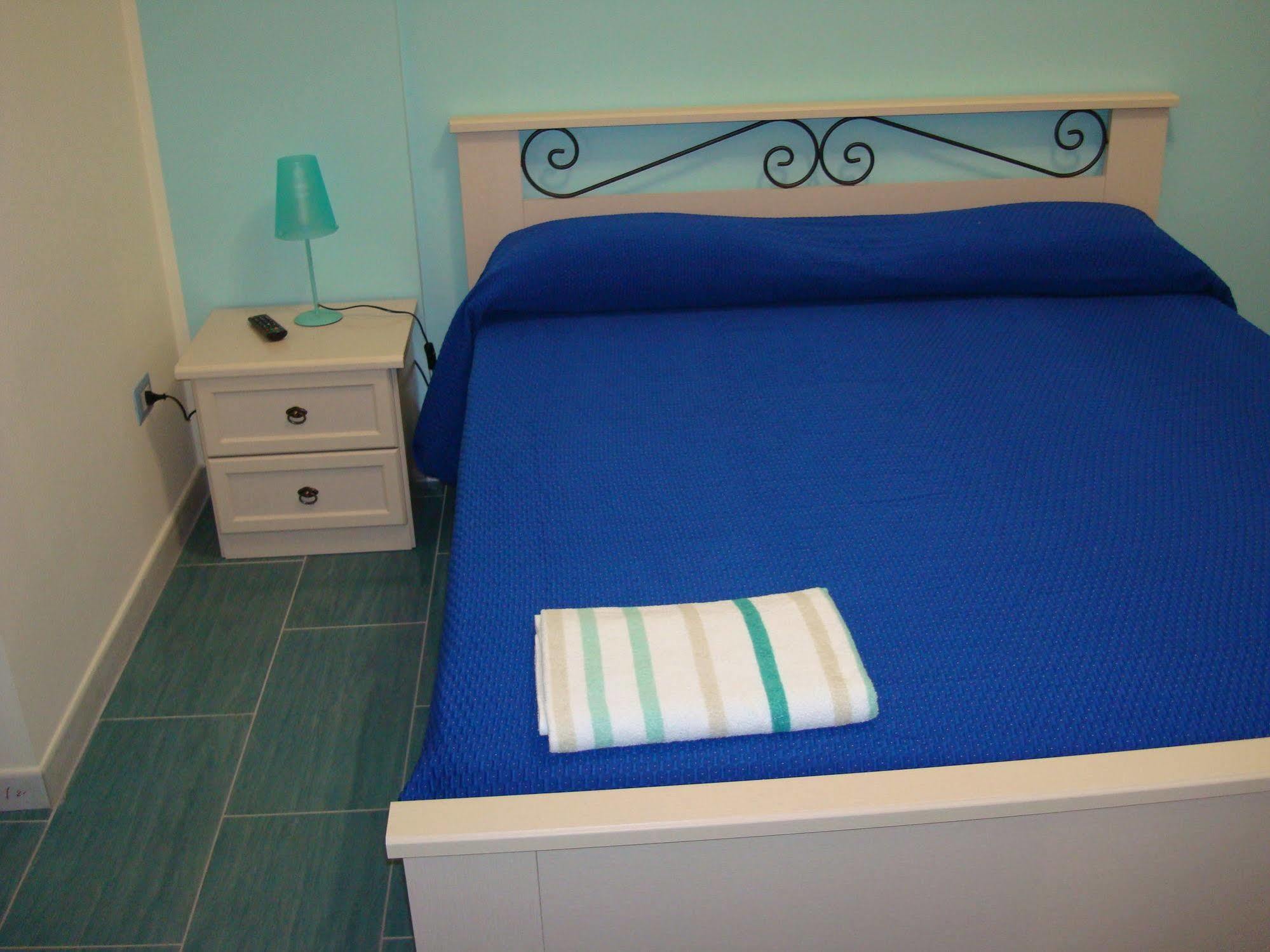 Guest House Mare E Luna Fiumefreddo Bruzio Ngoại thất bức ảnh